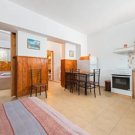 Apartamento Stegna Apartments